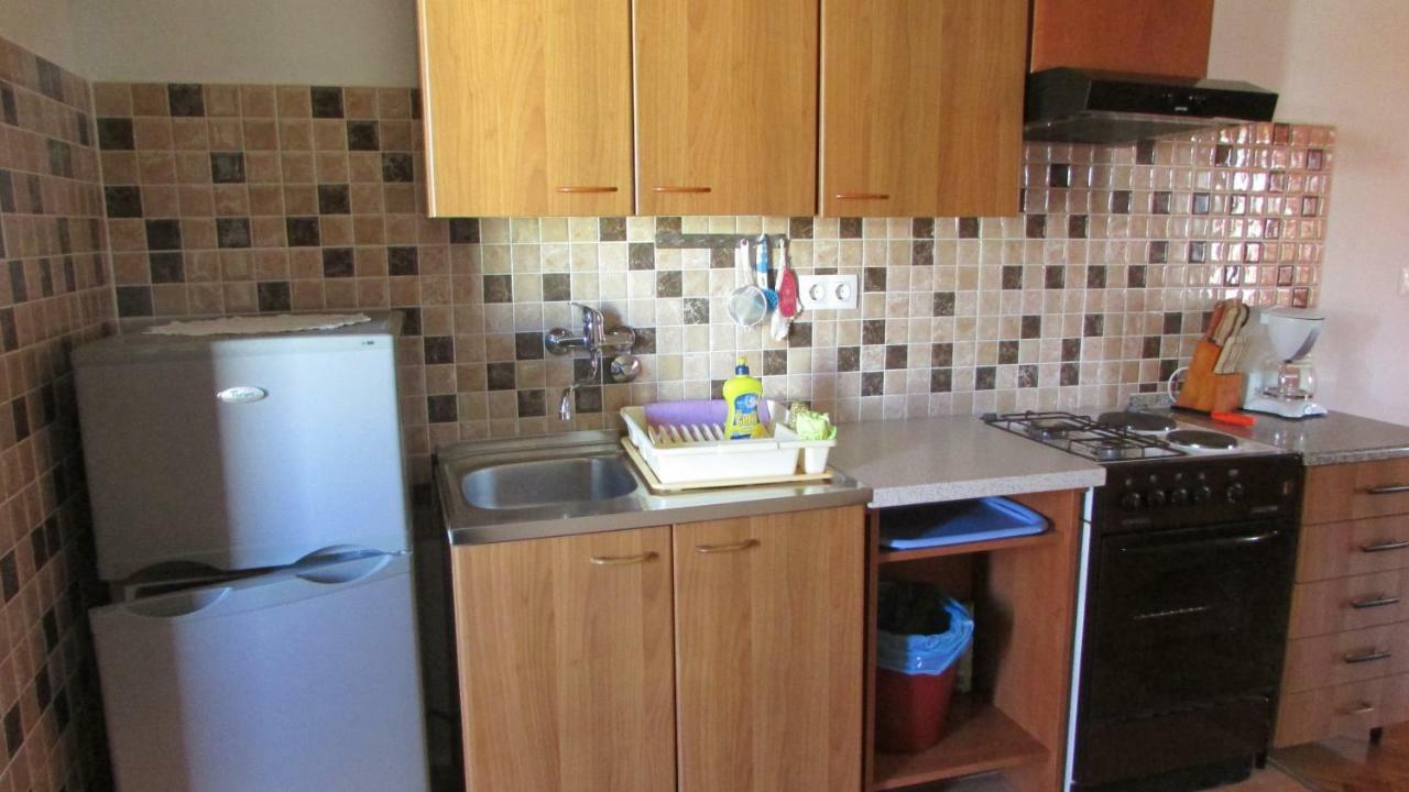 Apartmani Petunia Fazana Exterior photo