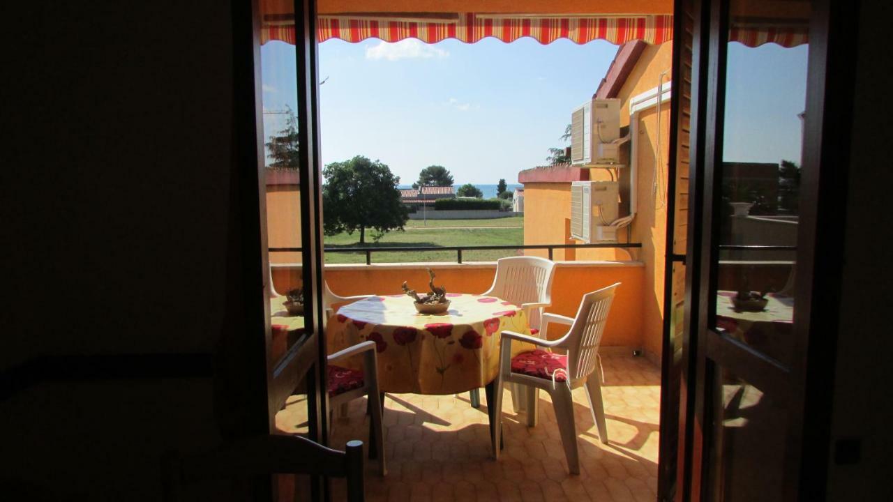Apartmani Petunia Fazana Exterior photo