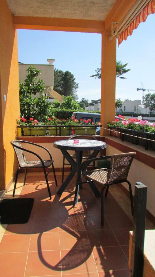 Apartmani Petunia Fazana Exterior photo